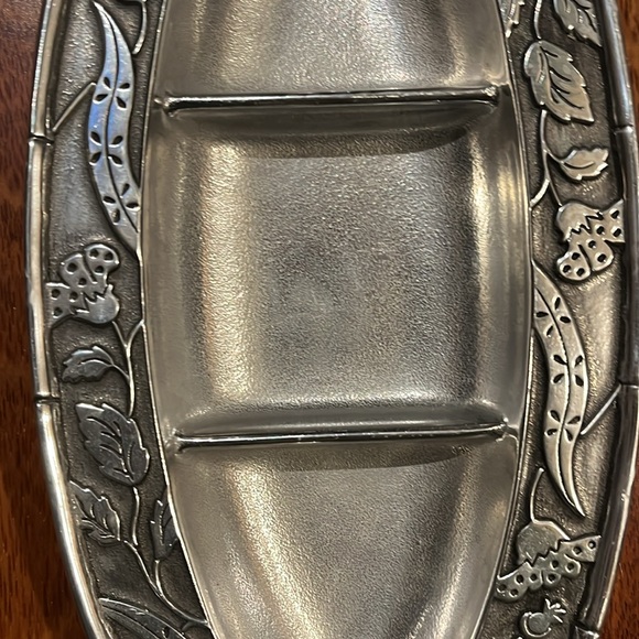 Wilton Armetale® Artesian Road Larger (14")  Oval Divided Server - Picture 8 of 11